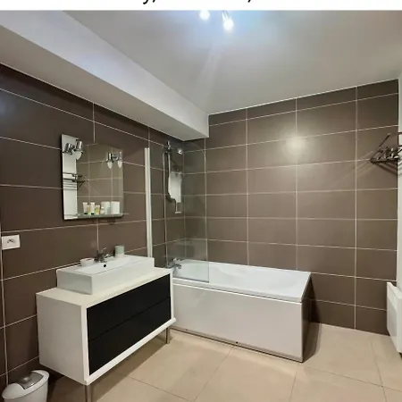 Superbe Terrasse Chantilly Bois Saint Denis *